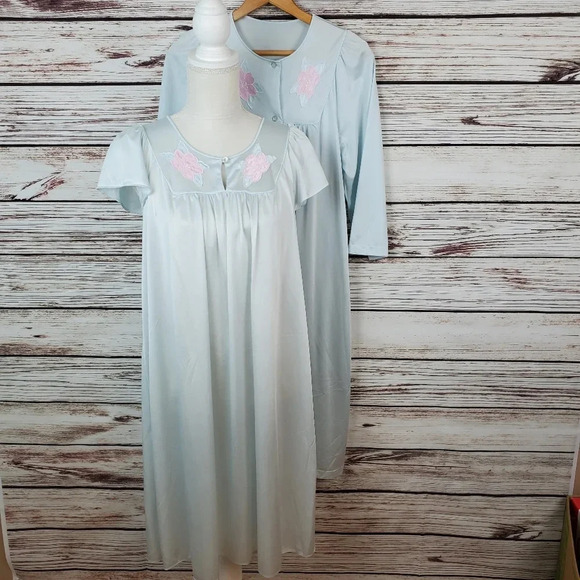 Shadowline Small Vinatge Blue Nylon 2-pc Nightgown w/ Matching Robe - Picture 1 of 12